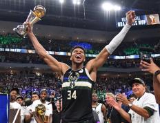 九游体育-关于字母哥在切尔西比赛中惊险取胜，问鼎冠军引发热议！的信息