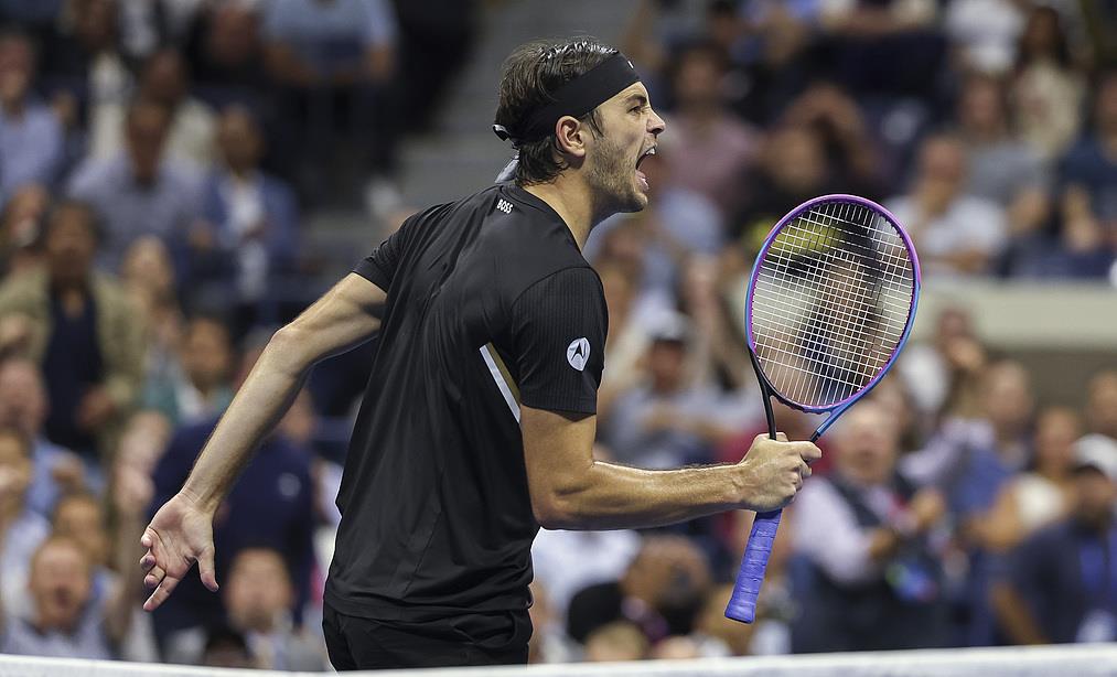 九游体育-包含德约科维奇回归赛场，连败首场状态亮眼，勇士观众沸腾！的词条